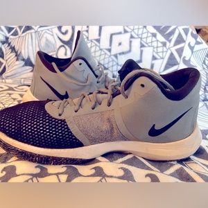 Men’s size 13 Nike Air Precision 2